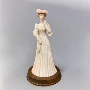Vintage Pucci Arnart Porcelain Victorian Lady with Glasses Figurine